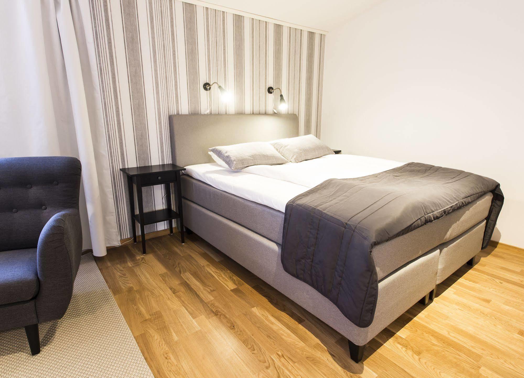 Simloc Hotel Drottninggatan Ареплок Екстериор снимка